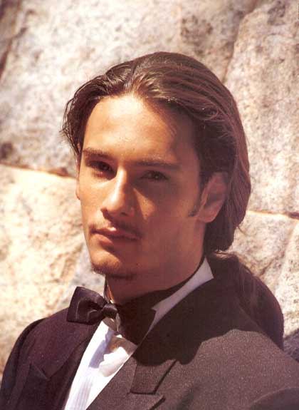 Родриго Санторо ^ Rodrigo Santoro : Ангелы Чарли: полное удушье : Влюбленные женщины : Нежный яд : Неукротимая Хильда