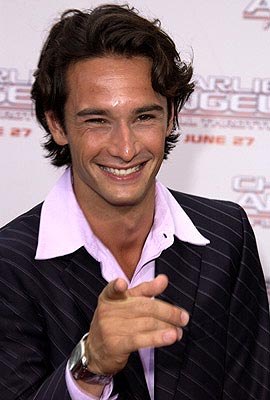 Родриго Санторо ^ Rodrigo Santoro : Ангелы Чарли: полное удушье : Влюбленные женщины : Нежный яд : Неукротимая Хильда