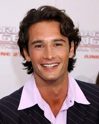 Родриго Санторо ^ Rodrigo Santoro : Ангелы Чарли: полное удушье : Влюбленные женщины : Нежный яд : Неукротимая Хильда