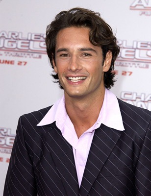 Родриго Санторо ^ Rodrigo Santoro : Ангелы Чарли: полное удушье : Влюбленные женщины : Нежный яд : Неукротимая Хильда