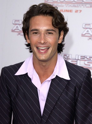 Родриго Санторо ^ Rodrigo Santoro : Ангелы Чарли: полное удушье : Влюбленные женщины : Нежный яд : Неукротимая Хильда