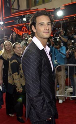 Родриго Санторо ^ Rodrigo Santoro : Ангелы Чарли: полное удушье : Влюбленные женщины : Нежный яд : Неукротимая Хильда