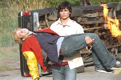 Тайны Смолвиля ^ Smallville : Том Вэллинг : Кристин Кройк : Майкл Розенбаум : Эллисон Мэк : Сэм Джонс III : Аннет О'Тул : Джон Шнайдер
