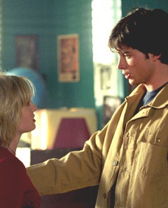 Тайны Смолвиля ^ Smallville : Том Вэллинг : Кристин Кройк : Майкл Розенбаум : Эллисон Мэк : Сэм Джонс III : Аннет О'Тул : Джон Шнайдер