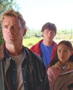 Тайны Смолвиля ^ Smallville : Том Вэллинг : Кристин Кройк : Майкл Розенбаум : Эллисон Мэк : Сэм Джонс III : Аннет О'Тул : Джон Шнайдер
