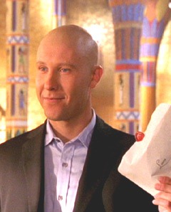 Тайны Смолвиля ^ Smallville : Том Вэллинг : Кристин Кройк : Майкл Розенбаум : Эллисон Мэк : Сэм Джонс III : Аннет О'Тул : Джон Шнайдер