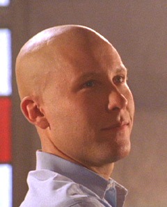 Тайны Смолвиля ^ Smallville : Том Вэллинг : Кристин Кройк : Майкл Розенбаум : Эллисон Мэк : Сэм Джонс III : Аннет О'Тул : Джон Шнайдер